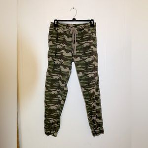 True Religion Camo Capri Drawstring Women’s Designer Pants Size Small